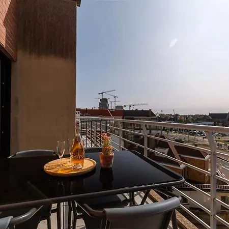 Huswell - Near The Beach With Terrace Lägenhet *